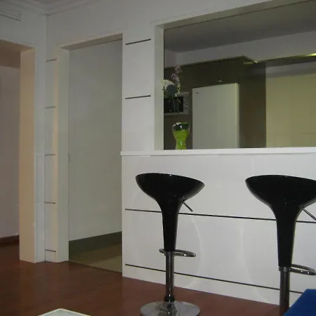 Apartamento Cuatro Estrellas מלון דירות