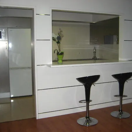 Apartamento Cuatro Estrellas מלון דירות *